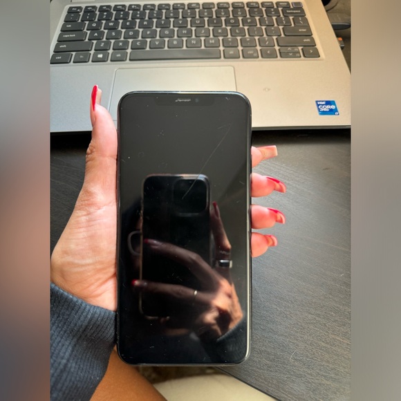 iPhone 11 Pro Max 64GB (Green) - Picture 2 of 4